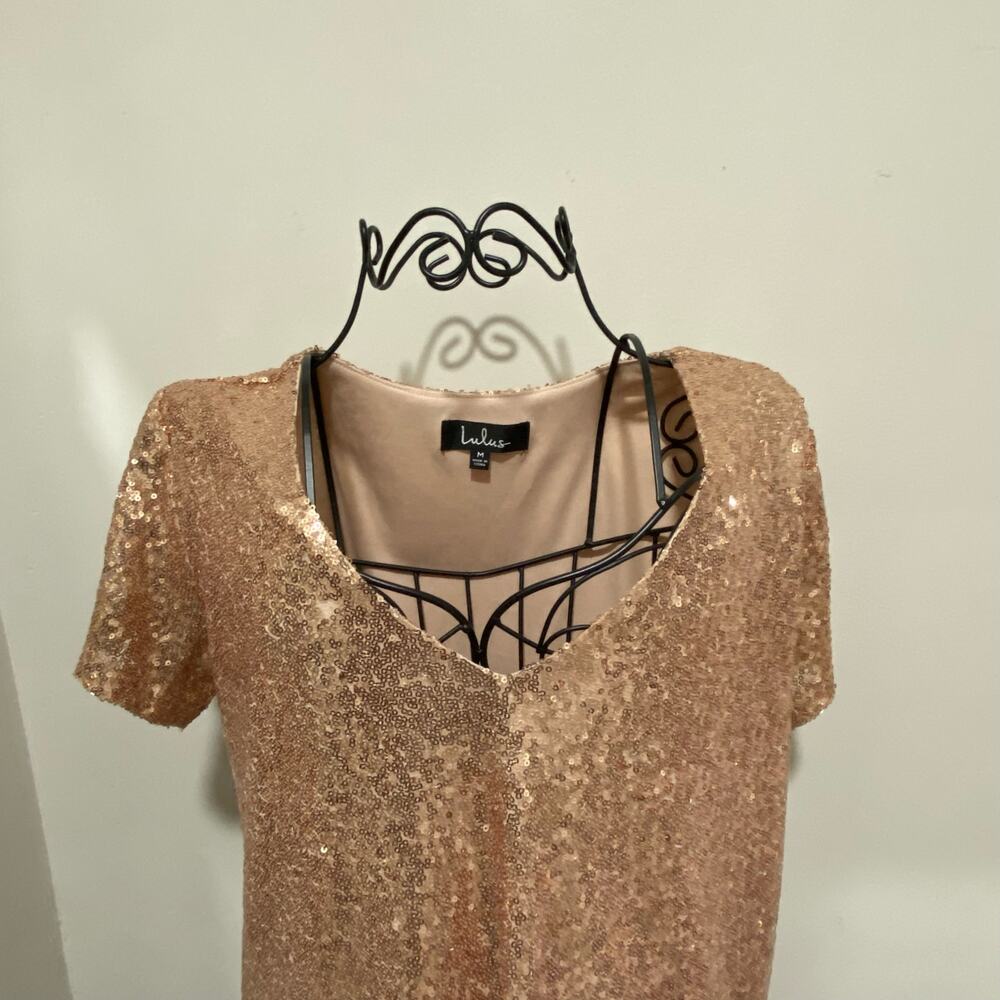 LULU’s Sequined Mini Dress SIZE MEDIUM Peach Short Sleeve V-Neck Cocktail Dress - Picture 3 of 8